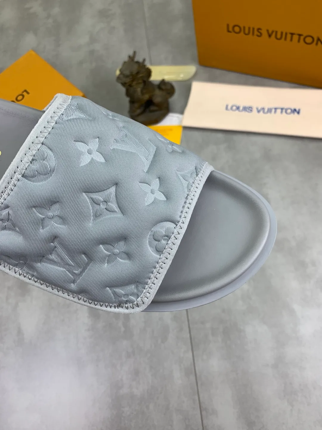 Men's shoes 💰P320 💰[New style]🆘 Original quality [LOUIS VUITTON] The popular Louis Vuitton LV men's slippers on the official website are on sale simultaneously! Original fabric imported from Italy, original factory special supply, code number: 38-44 (45 customized), many colors available